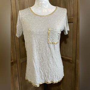 Women’s Gray/Gold Trim Tee.